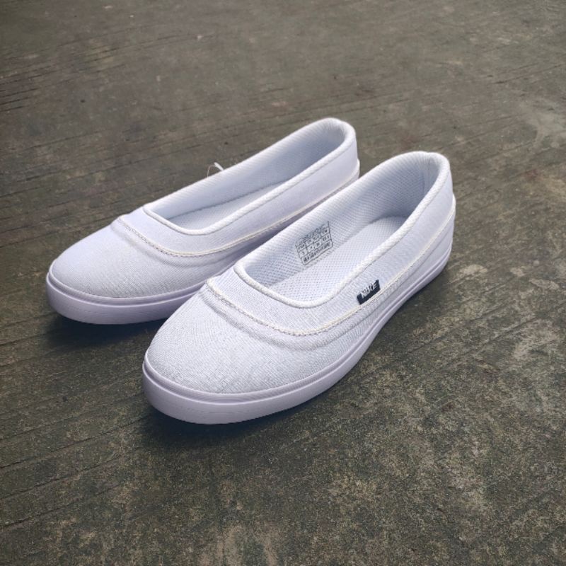 SEPATU WANITA SLIP ON PUTIH POLOS. SEPATU SLIP ON TERBARU