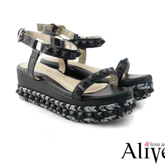 Sendal wedgest alive