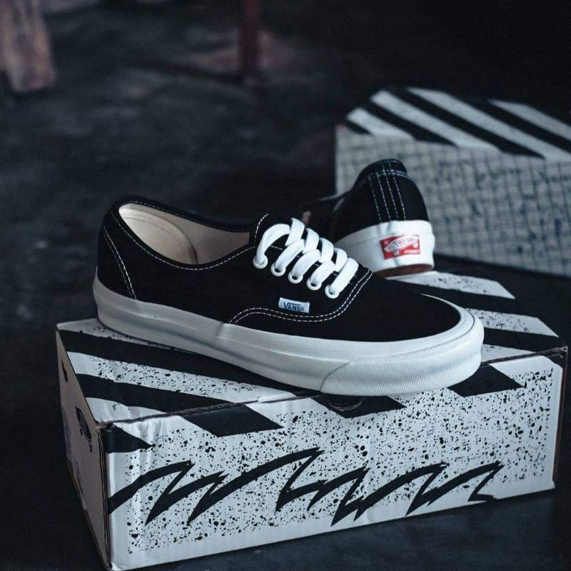 VANS VAULT OG AUTHENTIC LX BLACK WHITE
