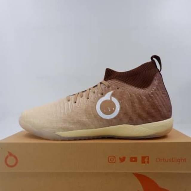 Sepatu futsal ortuseight catalyst mercury in