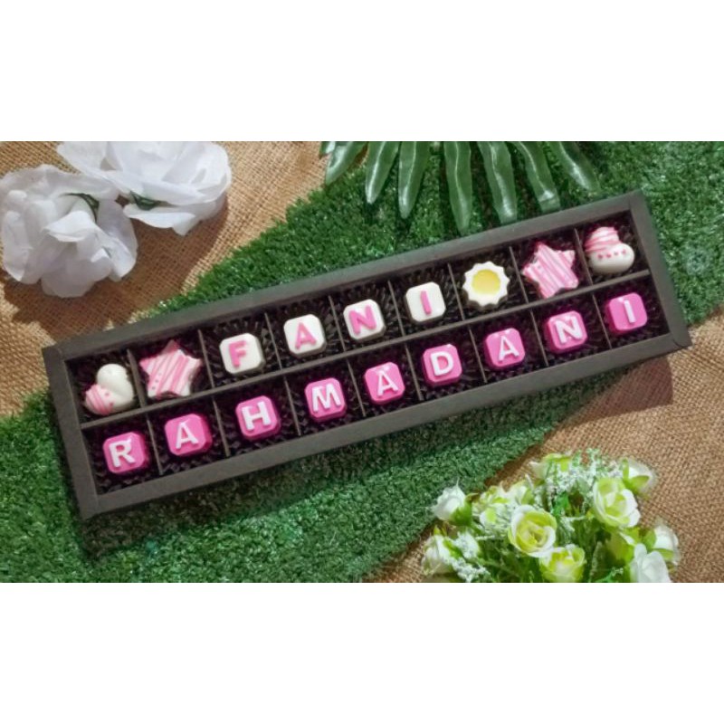 

Cokelat custom huruf tulisan 9x2 isi 18pcs - Cokelat ulang tahun, hari ibu/ayah/guru, kado wisuda, graduation, sempro