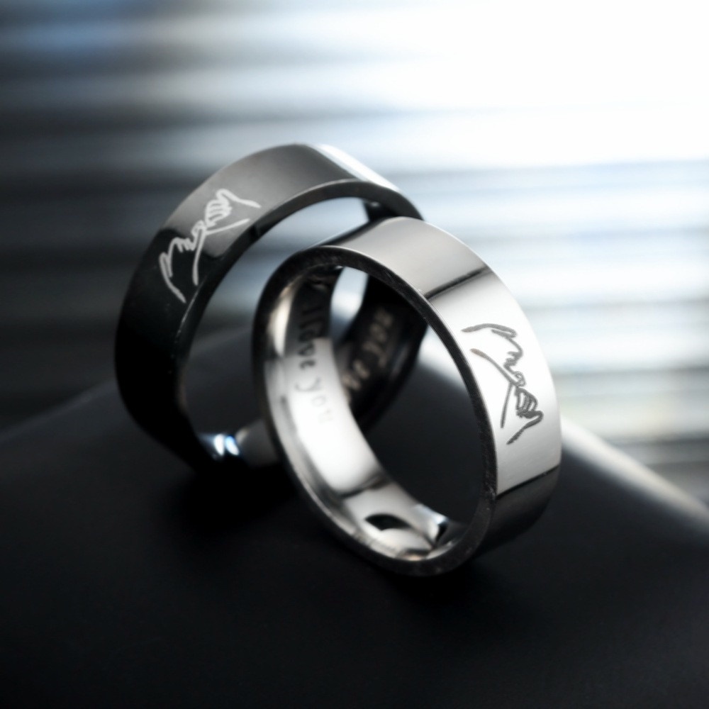 Cincin Pasangan Desain Tangan I Love You Bahan Titanium Silver Warna Hitam Untuk Pria Dan Wanita