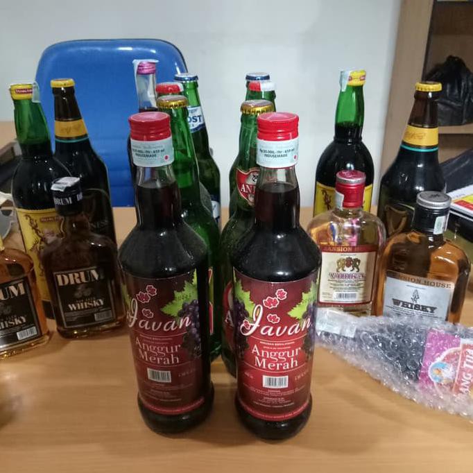 Minuman Keras Gambar Anggur Merah Dan Rokok Aku Ruhana 7820