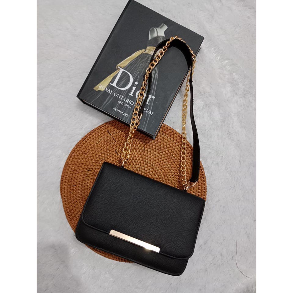 Slingbag Hitam Rantai Wanita Selempang IRVANBAGSHOP