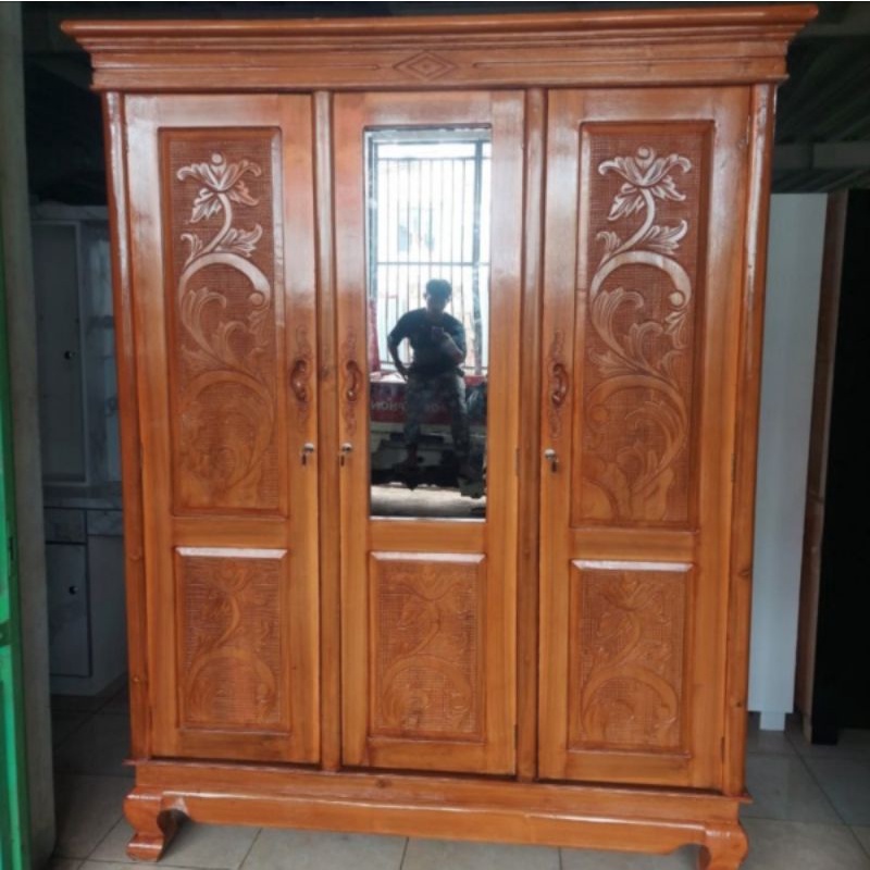 LEMARI JATI CERMIN 3 PINTU 2 GANTUNG 1 AMBALAN LEMARI BAJU LEMARI PAKAIAN LEMARI KAYU JATI CERMIN