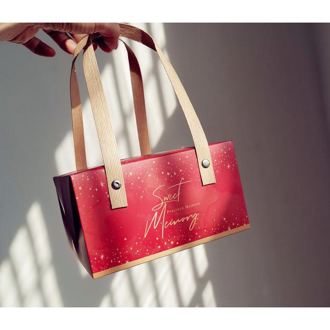 

BOX TALI TB MERAH M KOTAK SOUVENIR , KOTAK hadiah fancy , KOTAK PERMEN