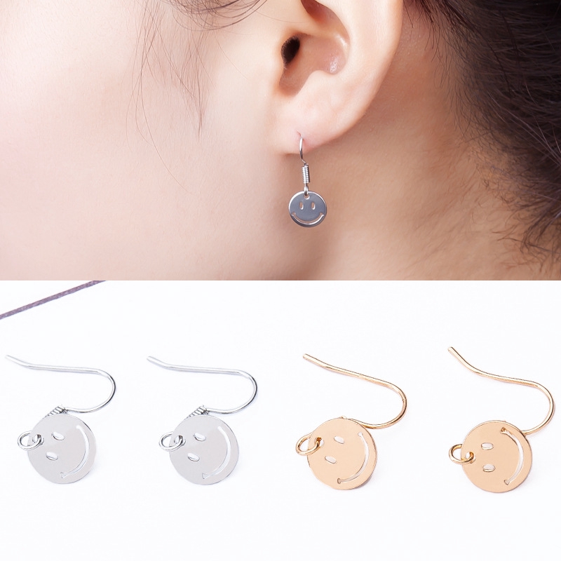 Anting smiley mini yang simpel dan asyik Anting-anting aksesoris fashion