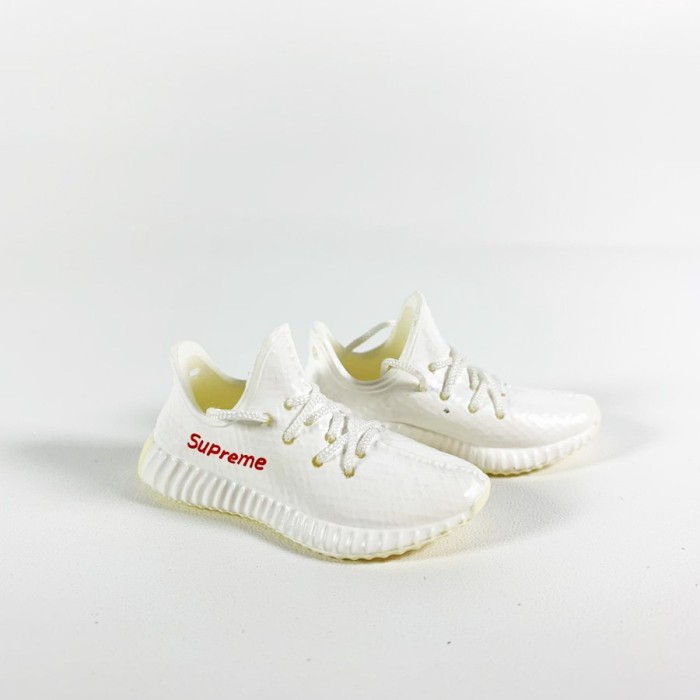 BOOST YEEZY 350 350V2 SUPREME ALL WHITE 3D SNEAKERS KEYCHAIN MINIATUR