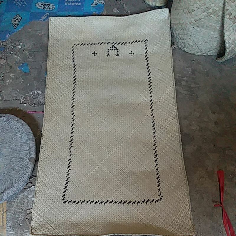 tikar sholat / sajadah pandan dari padang pariaman