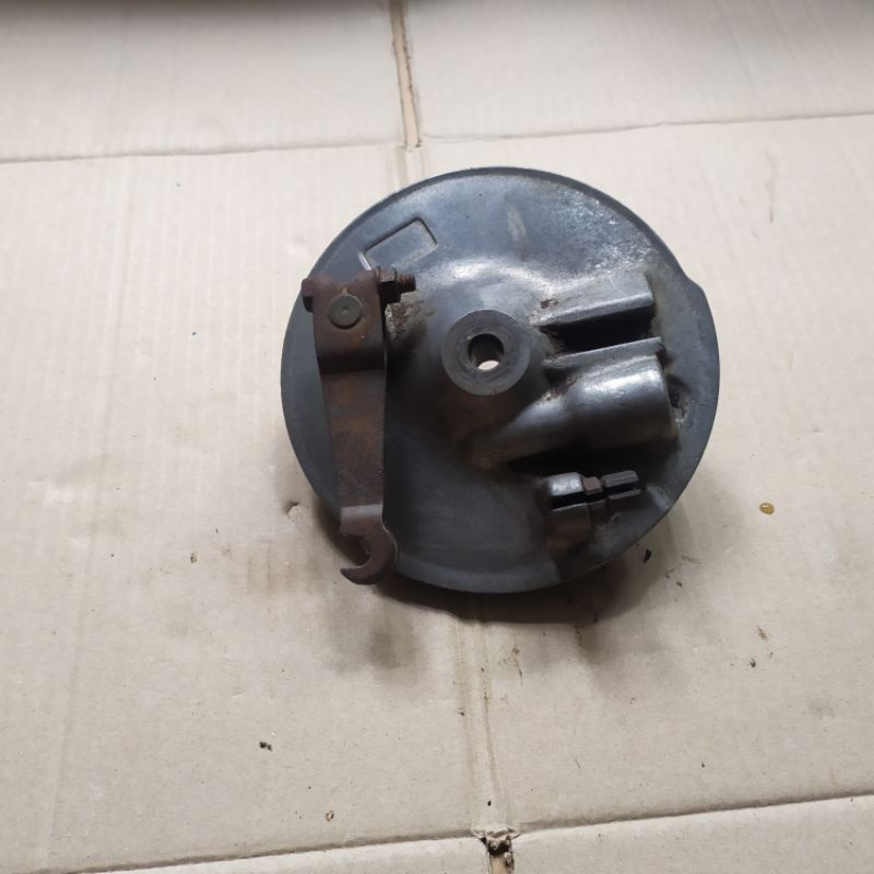 tutup tromol depan breket kampas yamaha v50 v70 v75 v80 excelent ori