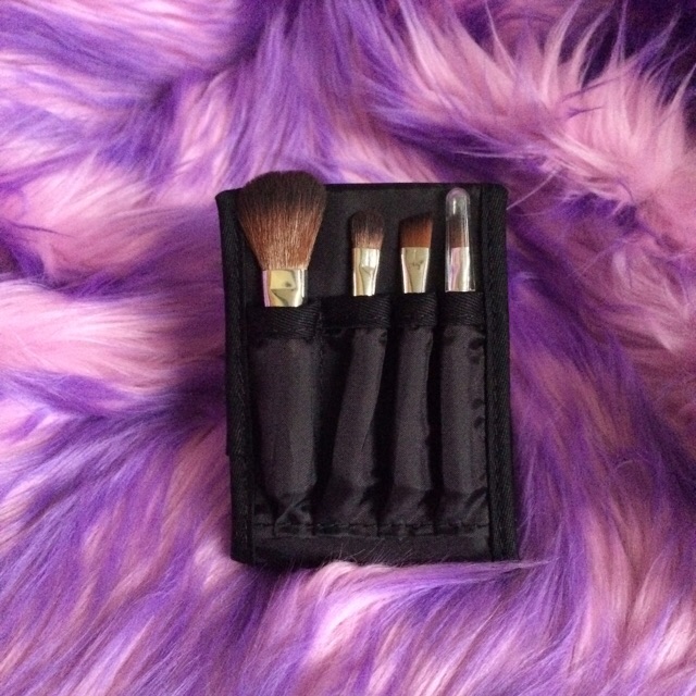 MINI BRUSH KIT THE BODY SHOP