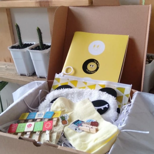 

KADO ULANG TAHUN/ HAMPER/ KADO ANNIVERSARY/ KADO WISUDA / GIFT BOX (BACA DESKRIPSI)