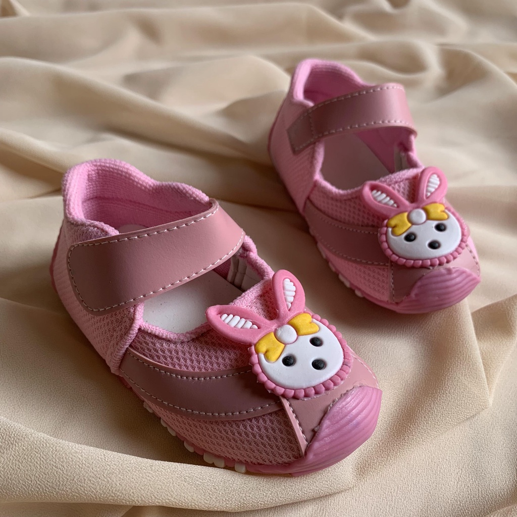Sepatu Sandal Velcro Sandal Anak perempuan Gaya Baru Musim Panas Sandal Anti-Slip SEPATU ANAK  BAYI PEREMPUAN SOL KARET MOTIF KELINCI LUCU USIA 1-3 TAHUN TERBARU TERLARIS KERETAN TERMURAH TERLARIS KASUAL SOL KARET KOREA LEMBUT IMPORT BAYI LAKI-LAKI