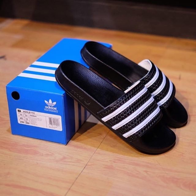 Adidas adilette (Sandal)