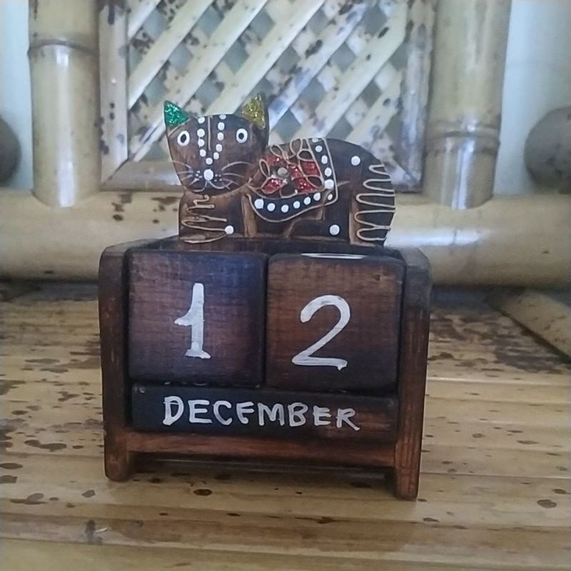 

Kalender Abadi kayu dekorasi DIY