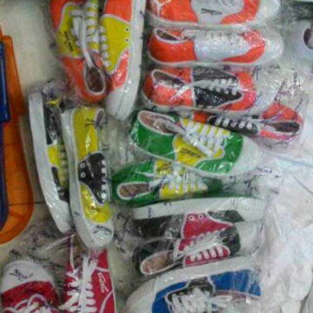 Sepatu nanyang warna warni