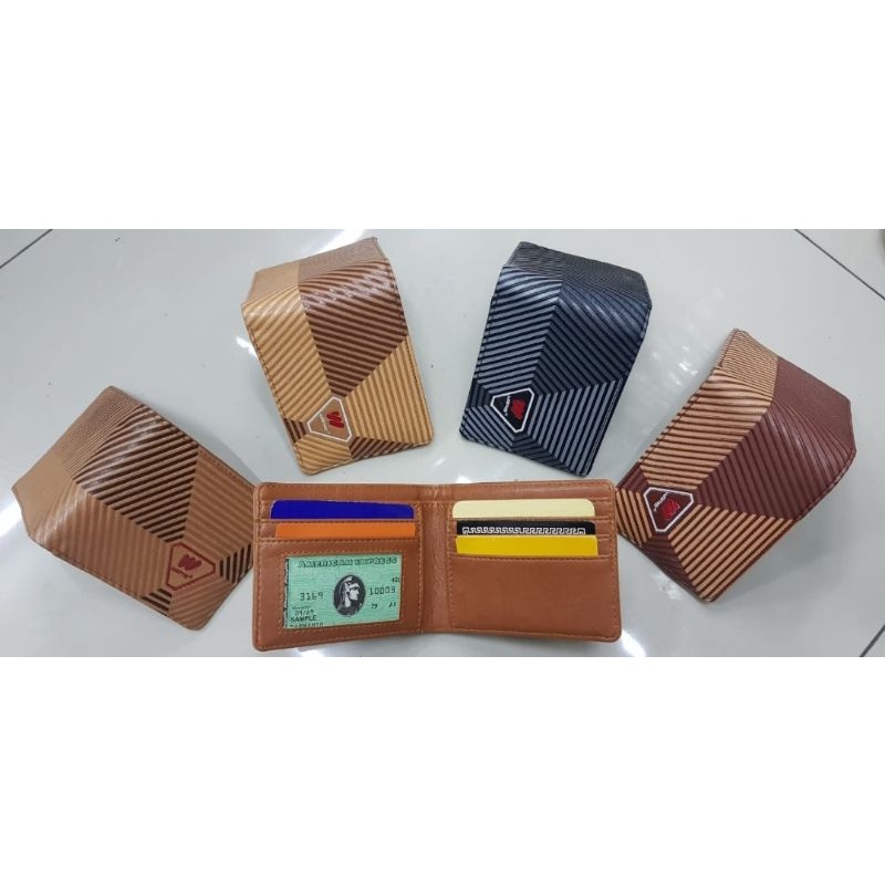 DOMPET WARNER GARIS2 SEGI3 UNTUK PRIA KEREN