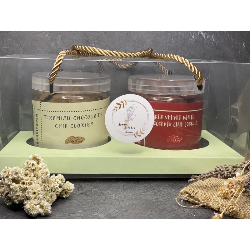 

HAMPERS/GIFT COOKIES IN JAR (2 jar) | CHOCOLATE CHIP COOKIES
