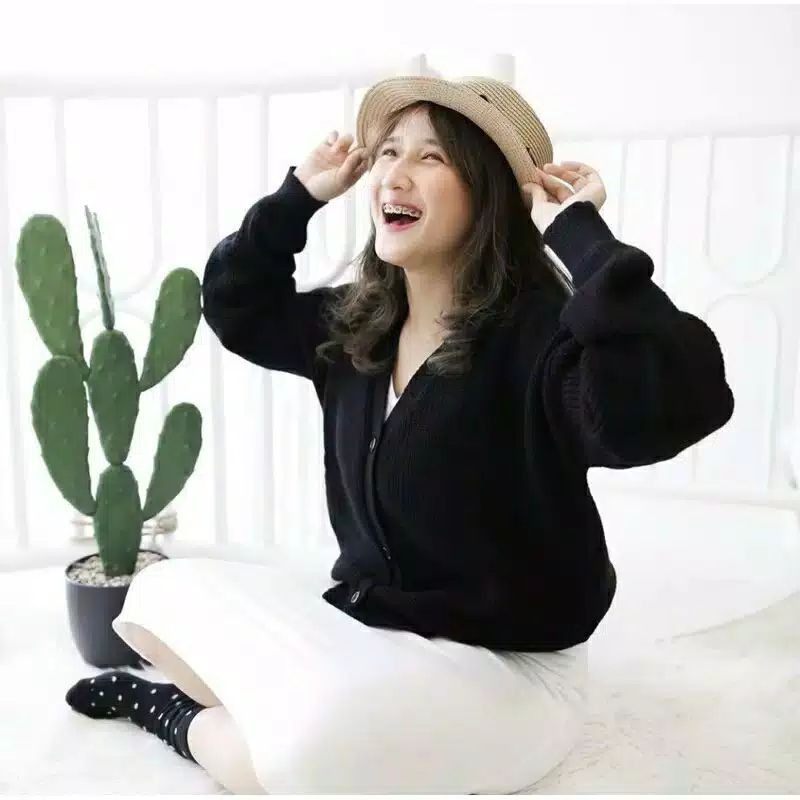 CARDIGAN RAJUT CROP INDAH RAJUTANKU-Hitam