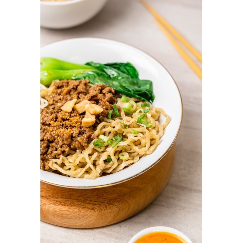 

Bakmi Babi Mie Lenials Siap Masak. 1 paket isi 3 porsi bakmi