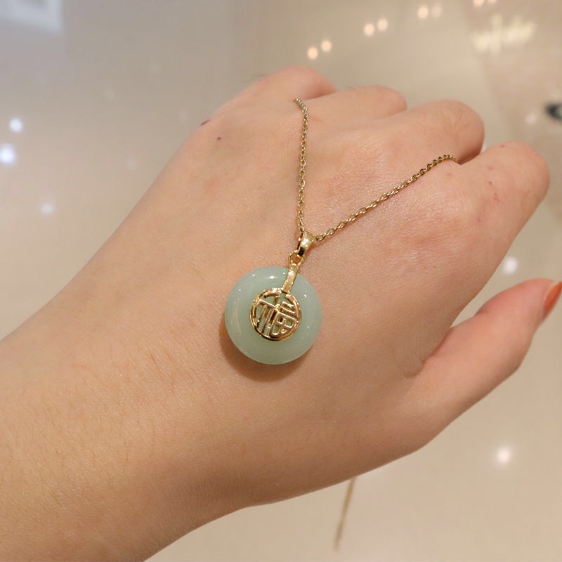 Kalung Rantai Klavikula Hias Liontin Giok Imitasi