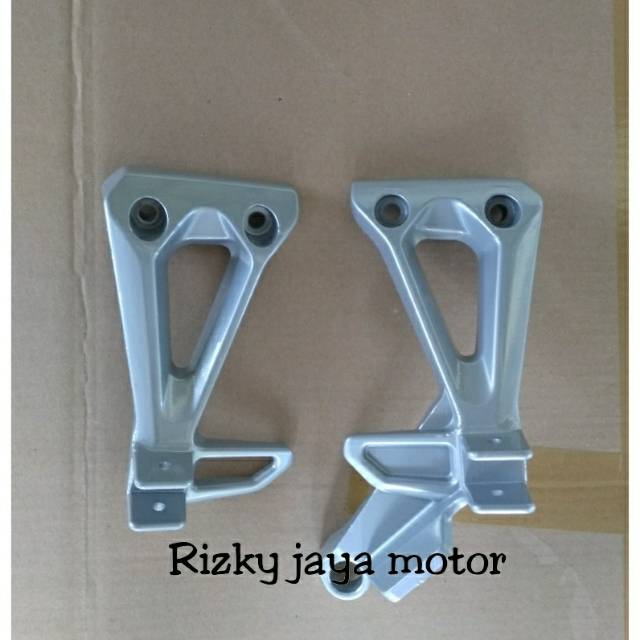 Foot step belakang Revo absolute