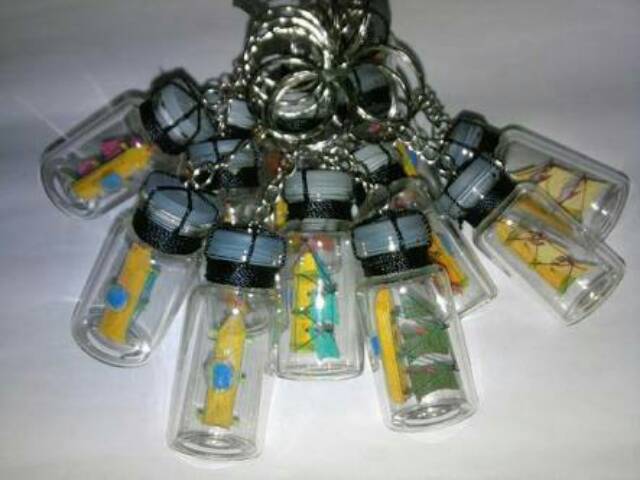 Satu Set Souvenir Gantungan Kunci Kapal dalam Botol isi 20 pcs Harga Murah