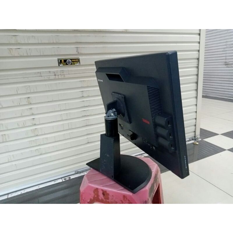 MONITOR 24 INCH WIDE BERKUALITAS