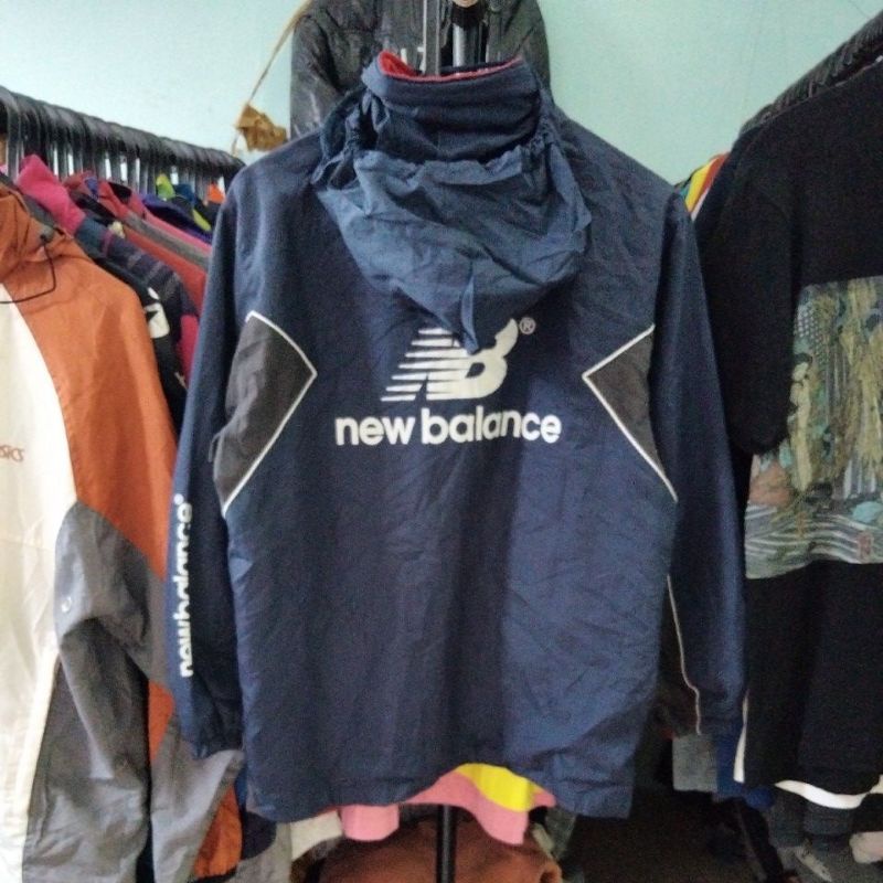 THRIFT JAKET PARASUT OUTDOOR BRAND NEW BALANCE PRELOVED
