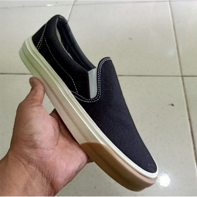 SEPATU POLOS SLIP ON NO BRAND TOP SELLER / Slip on terlaris
