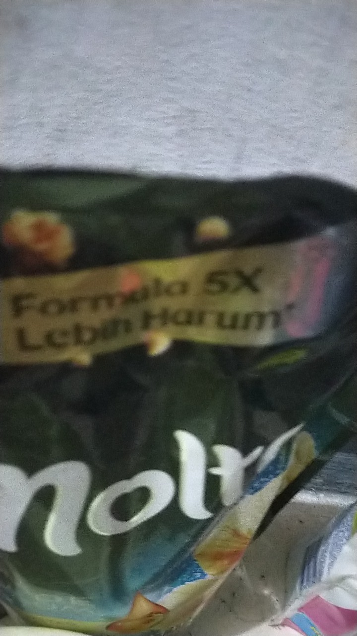 Molto Pewangi Dan Pelembut Pakaian