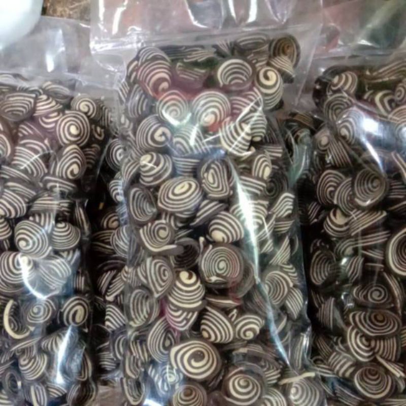 

Camilan Makanan ringan Kuping Gajah hitam putih