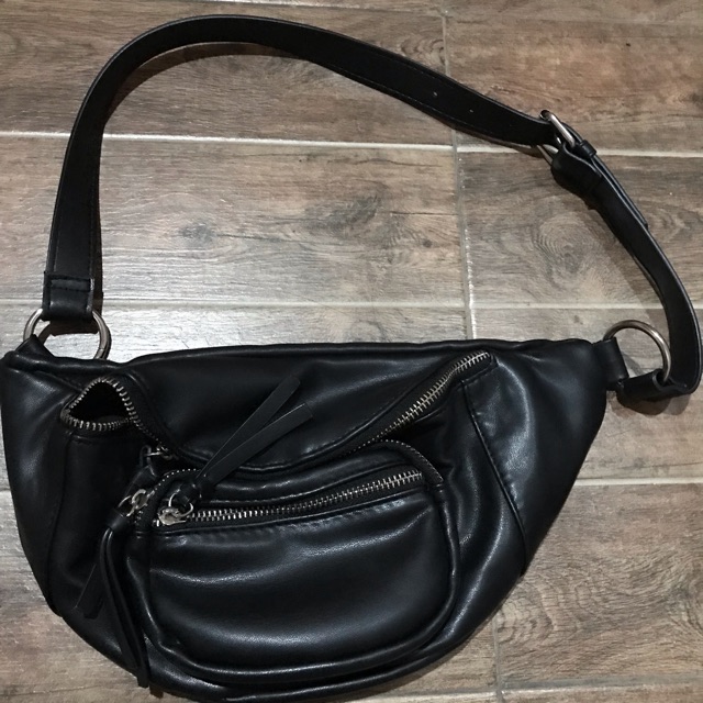 Jual tas pinggang stradivarius kondisi mulus 150 rb aja