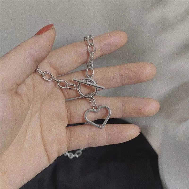 Kalung Rantai Klavikula Bahan Logam Tekstur Hati Gaya Retro Punk Korea Untuk Wanita