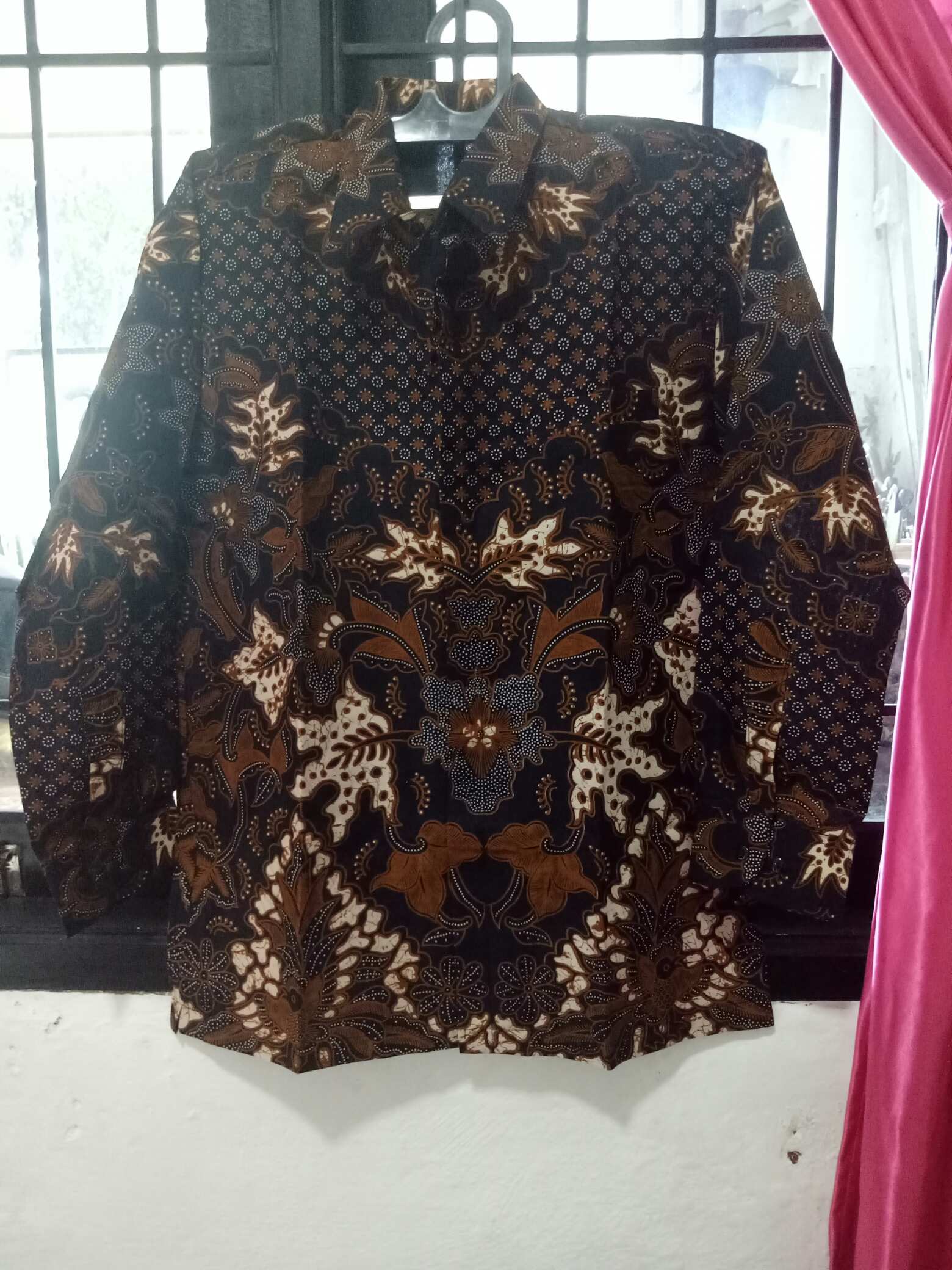 Kemeja Batik Pria Lengan Panjang Motif Coklat Kemrampul