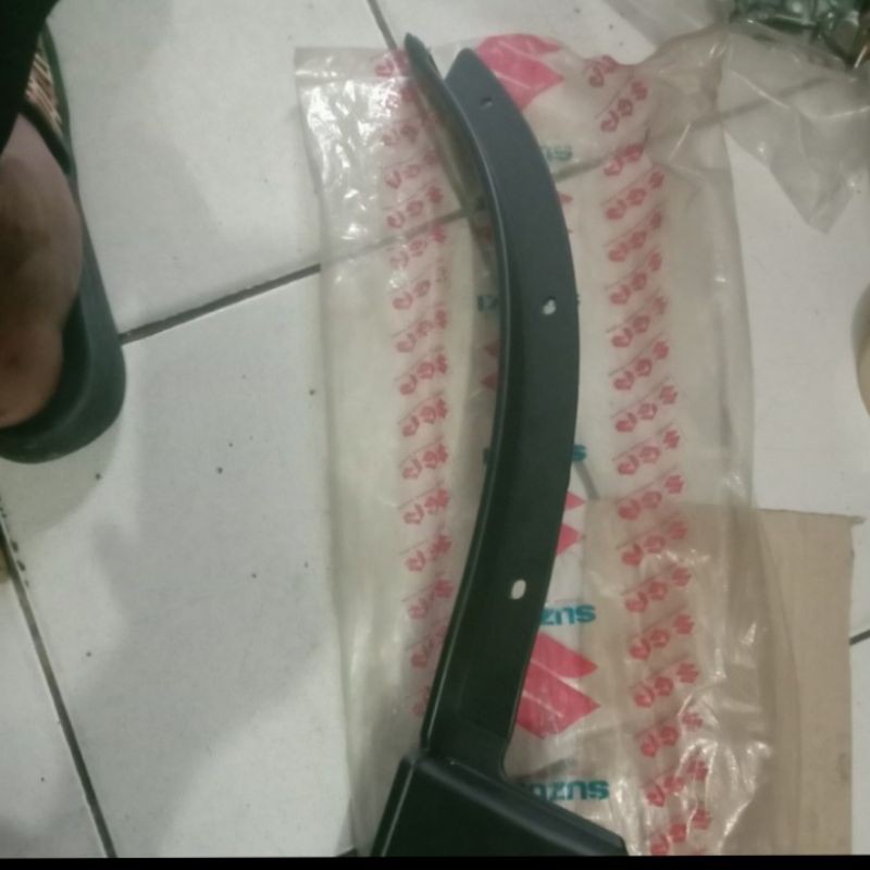 karpet lumpur madgrat depan Suzuki APV arena