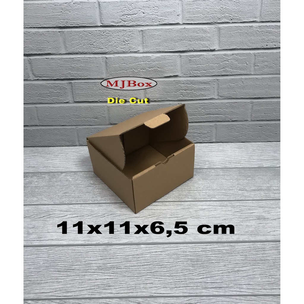 

Kardus Uk. 11x11x6,5 cm.........Die Cut