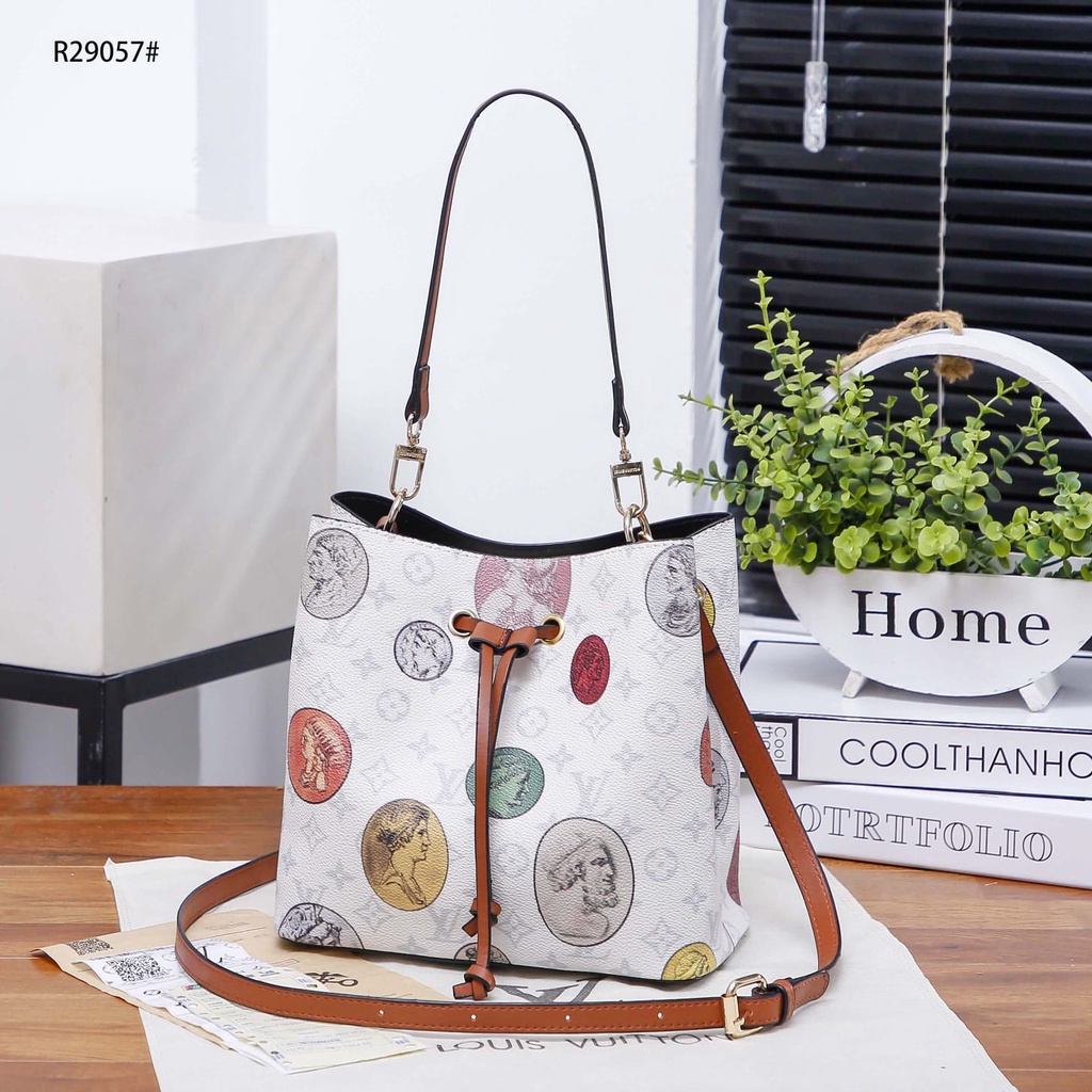 BAG Neo Noe Monogram Cameo R29057