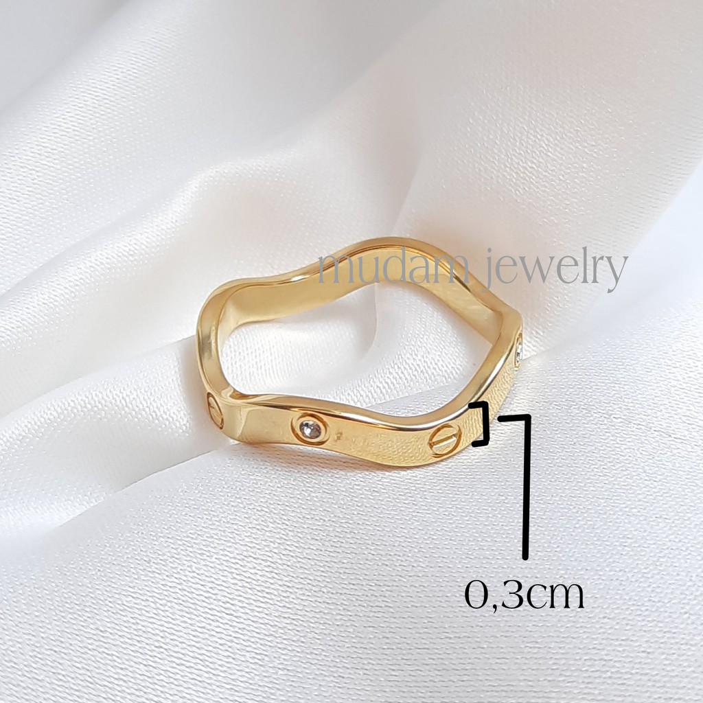 Cincin Titanium Model Gelombang Dengan Diamonds Artifisial Tersedia Warna Rose Gold, Gold dan Silver