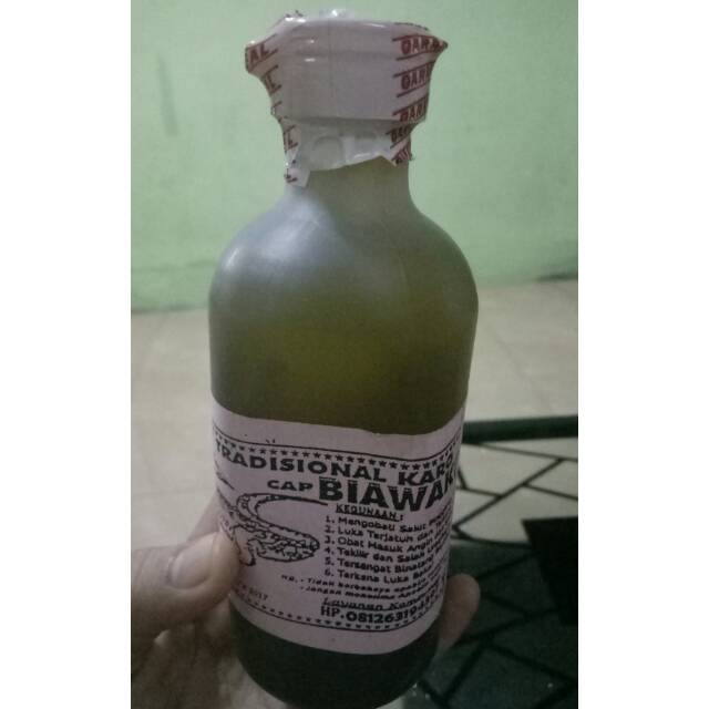 Minyak urut tradisional karo "CAP BIAWAK" Asli dari Kabanjahe / Brastagi (ori)
