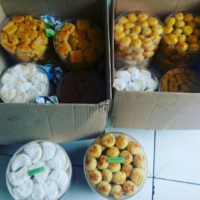 

Kue lebaran/parcel/kue nastar/coklat/kastengel/kacang