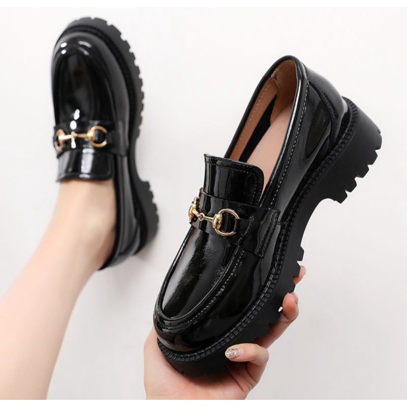 2021 Musim Semi dan Musim Gugur Sepatu Datar Wanita Baru Sepatu Platform Kulit Wanita Sepatu Gesper Kasual Sepatu Mode Wanita Semua Pertandingan / Sepatu Loafers Wanita Terbaru / Bisa Cod