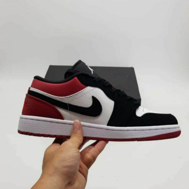 NIKE AIR JORDAN 1 LOW BLACK TOE