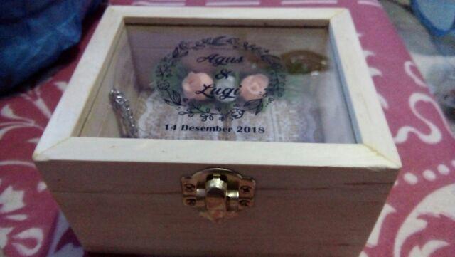 Kotak Cincin Kawin Kayu Akrilik (bantalan Burlap) / Wooden Acrylic Wedding Ring Box