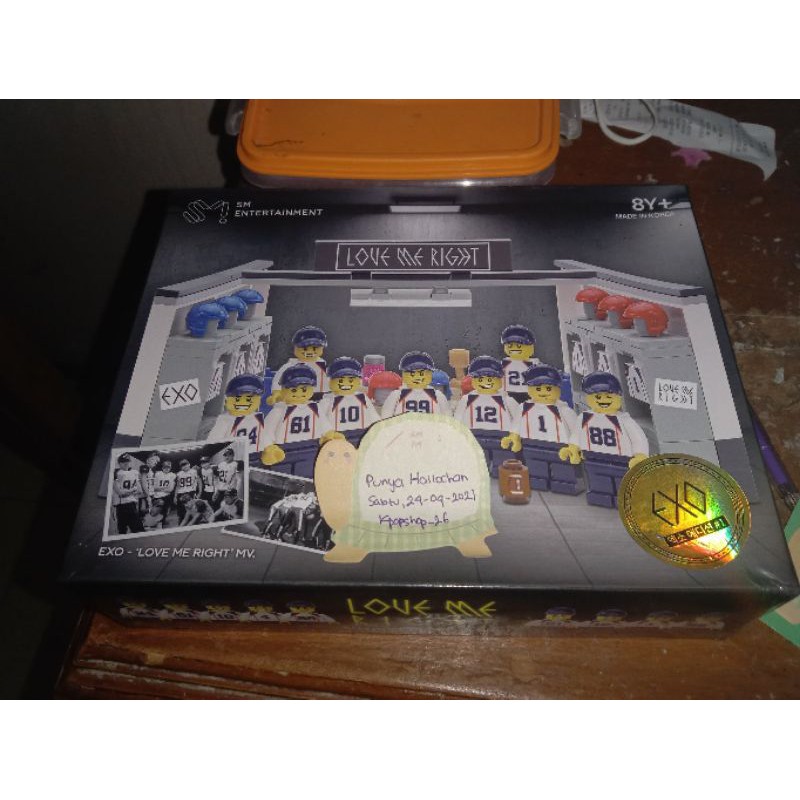 Lego Exo Love Me Right BOOKED