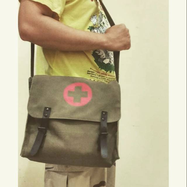 Tas Selempang Messengger NATO Medic Rotcho.