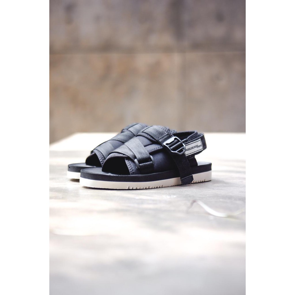 SANDAL KASUAL PRIA WANITA VOLKERFOOTWEAR ARTIKEL MOCK UP BLACKWHITE SOLECUTE