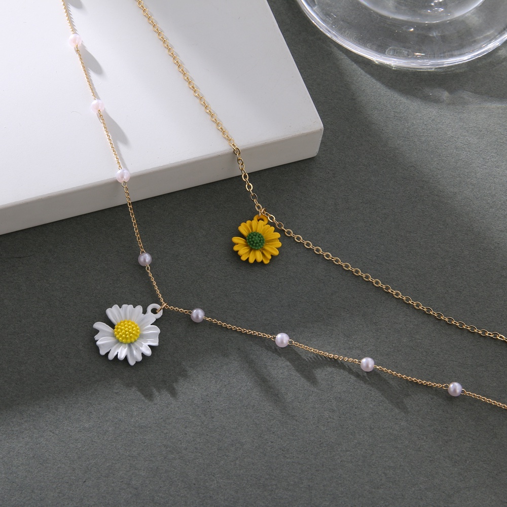 Kalung Rantai Liontin Bunga Daisy Kecil Warna Emas Gaya Bohemian Untuk Wanita 2021