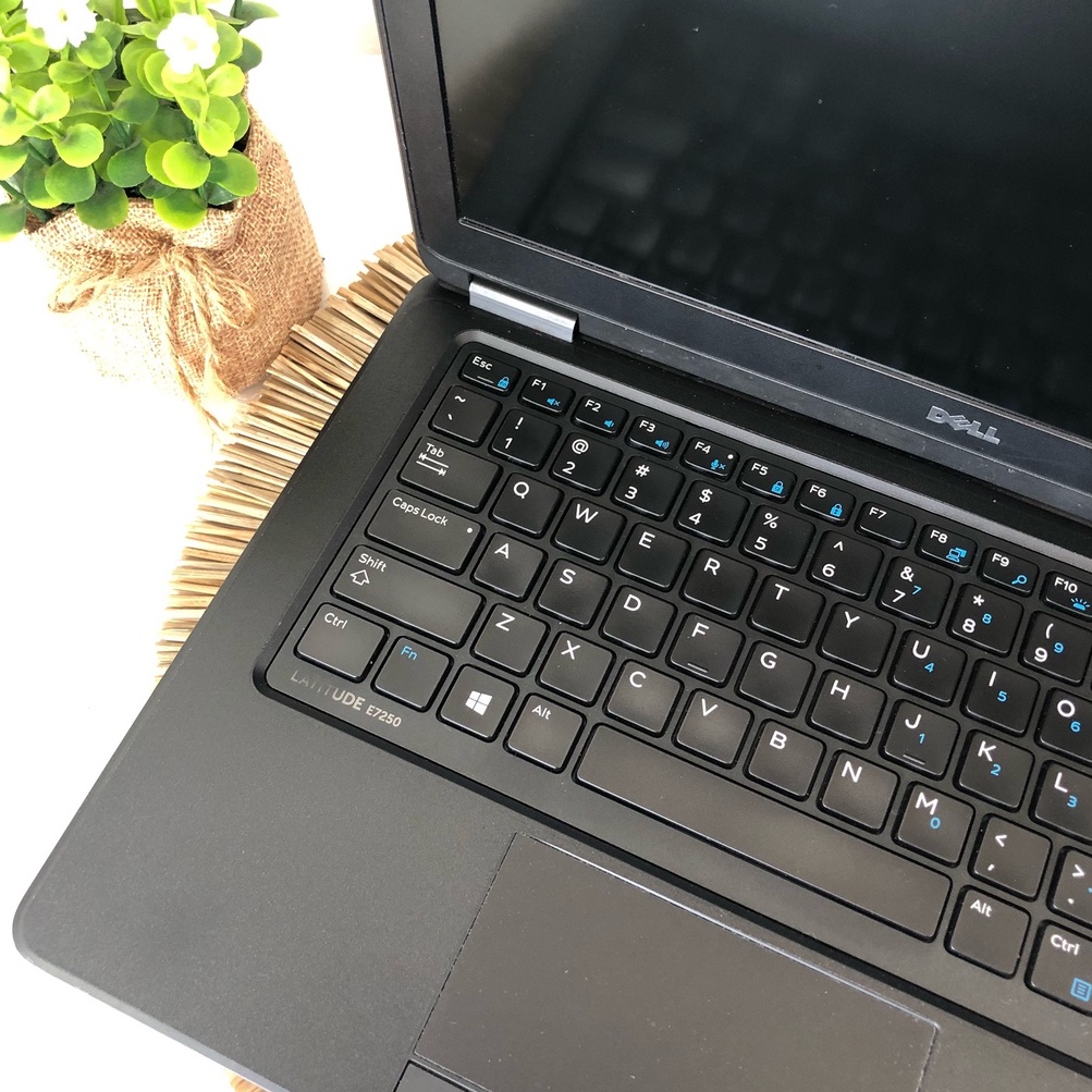 LAPTOP DELL LATITUDE E7250 CI5 GEN5 8GB/256GB SSD MULUS BERGARANSI-5