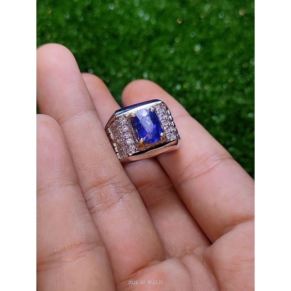 natural blue sapphire Afrika cutting kristal